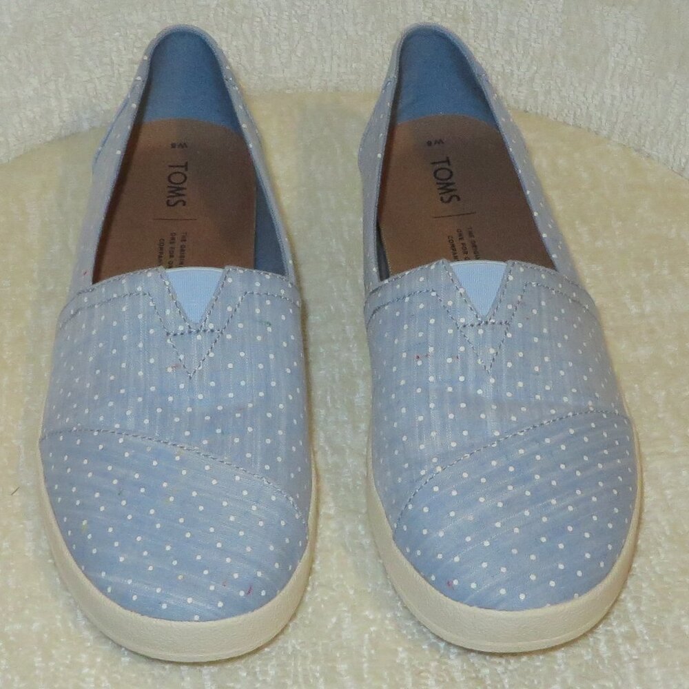 Toms Slip-Ons Ladies Size 8 NWOT
